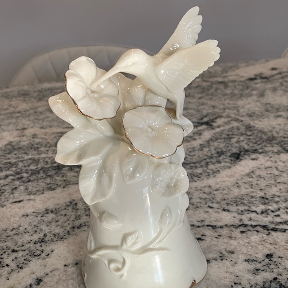 1995 Enesco,Everything is Beautiful
Musical"Bell, music, wedding gift, Family - Picture 7 of 9